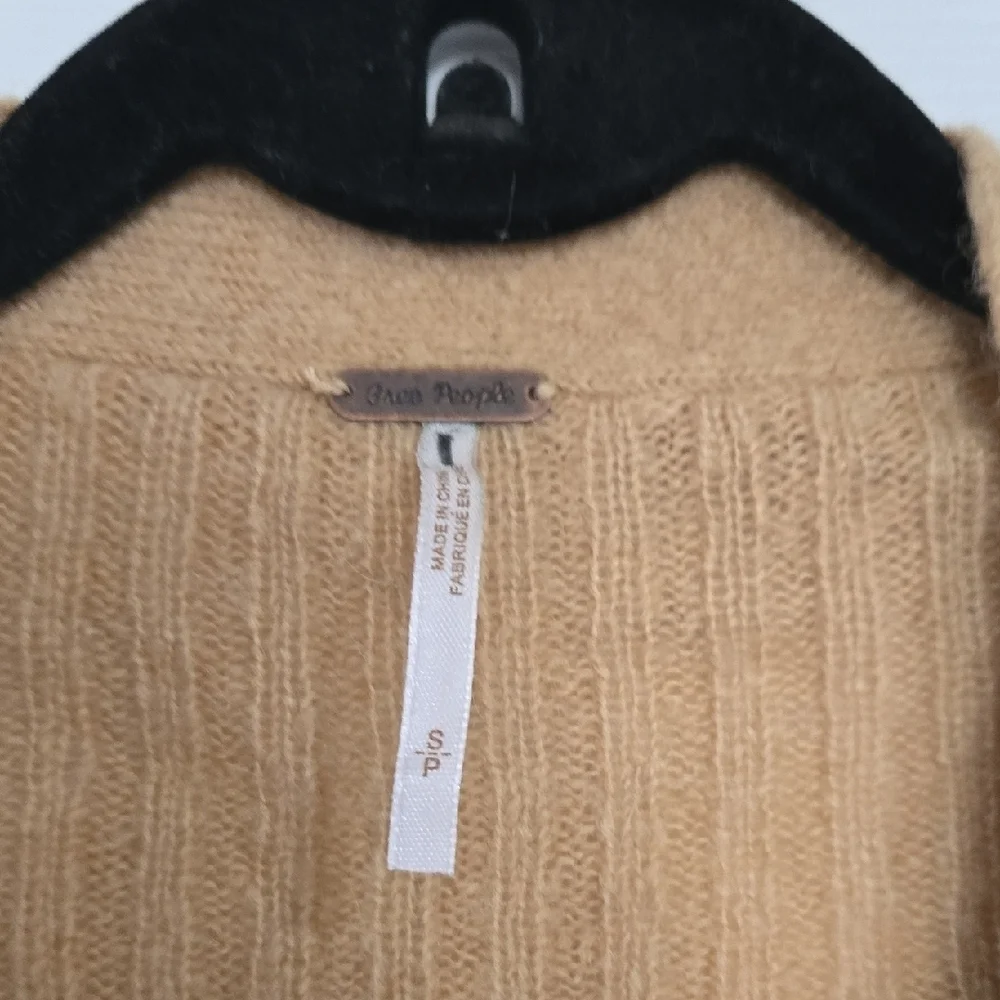 Free People Mimosa ribbed knit cropped cardigan sweater in taupe Size Small